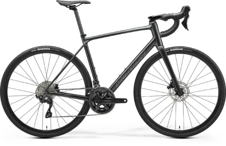 Bicicletă Merida Scultura Endurance 400 Silk Black Dark Silver MY25